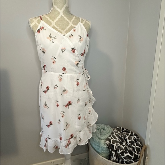 HOLLISTER WRAP DRESS - Picture 1 of 6